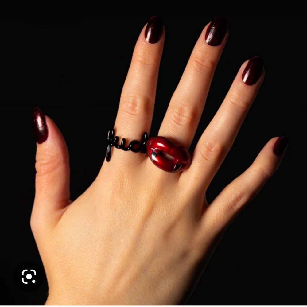 VAMP The femme fatale of the Hotlips world by SOLANGE, New